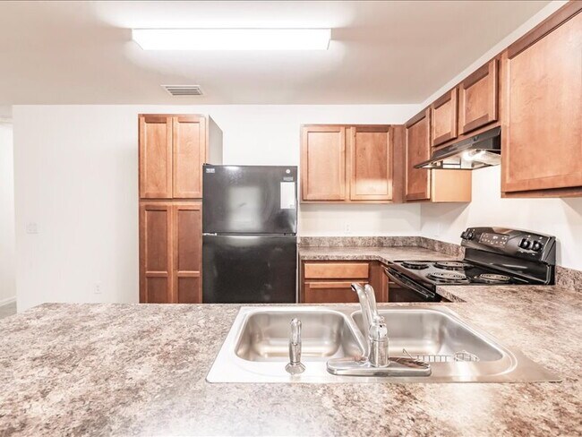 Building Photo - Your Season to Settle In – 3BR/2BA Duplex ...