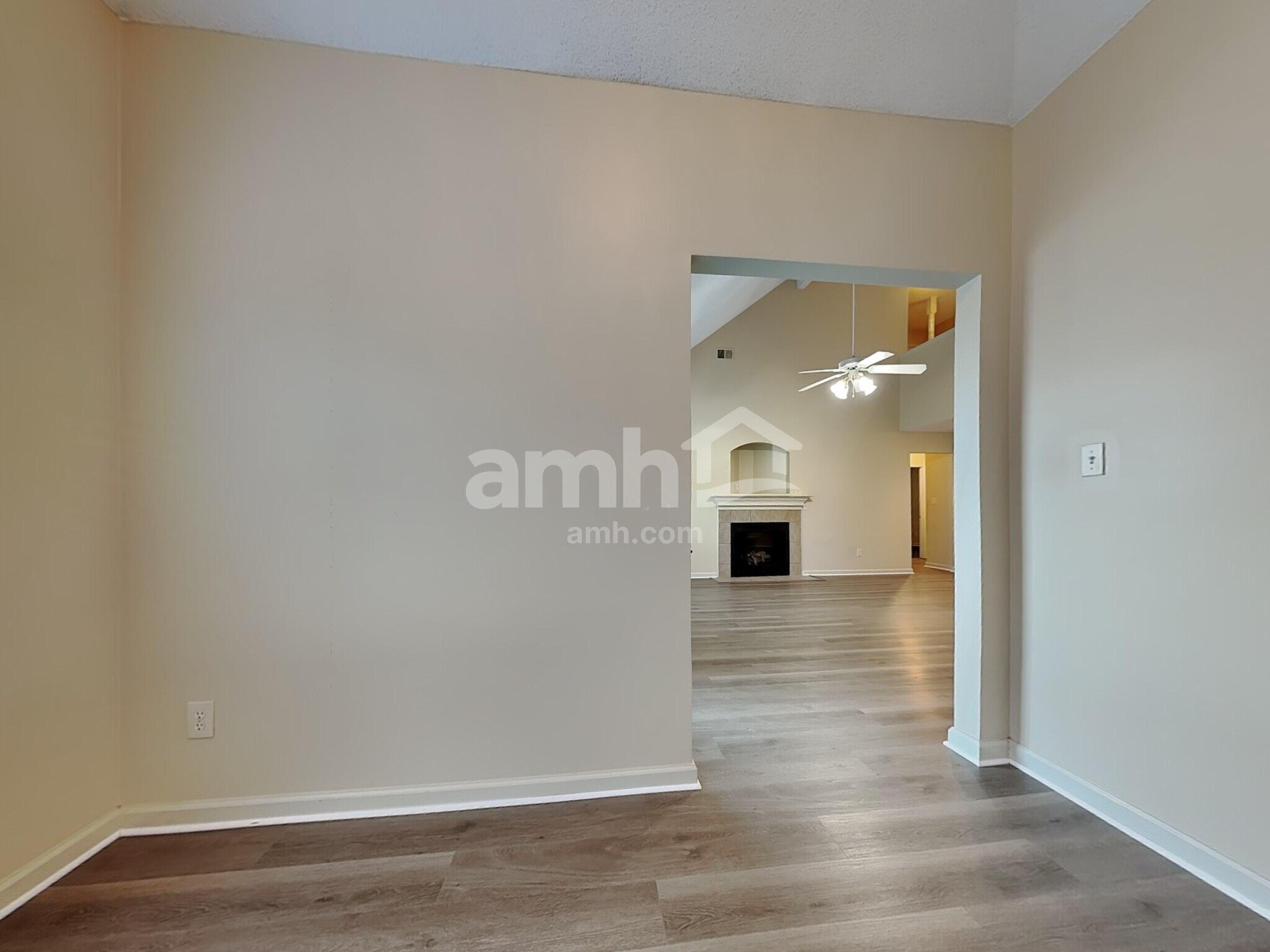 Building Photo - 10188 Kay Oak Cove