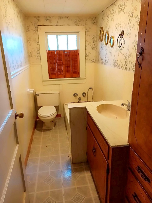 Building Photo - 915 E Ash St