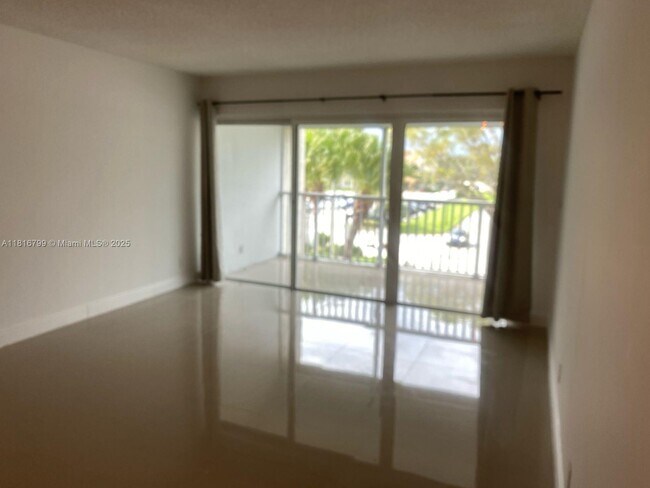 Building Photo - 100 Lakeview Dr