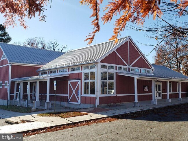 Building Photo - 132A Pineview Ave