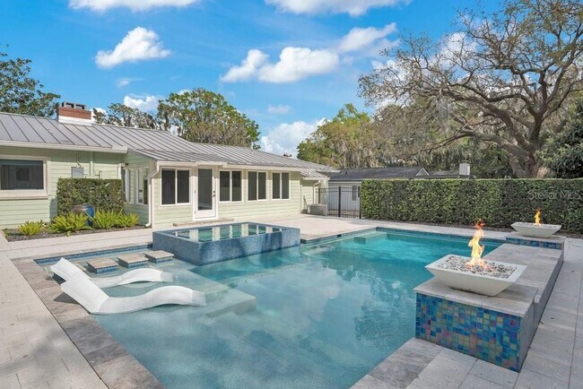 Building Photo - 812 East Blvd