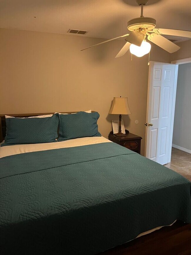 Building Photo - Welcome to Your Ideal Rental Retreat!