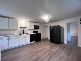 Building Photo - 792 Mudgett Rd