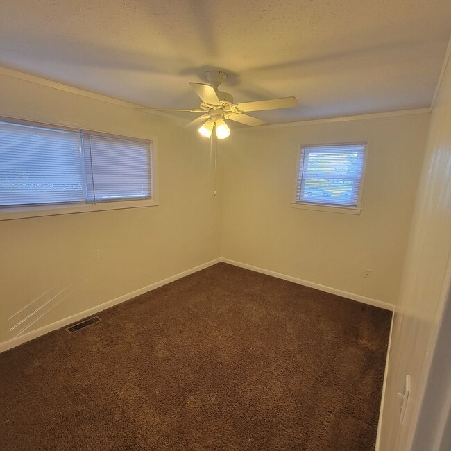 Building Photo - 3/1 Single Family Home- Cookeville City Li...