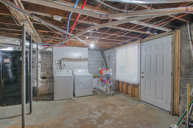 Building Photo - 1609A Cahal Ave