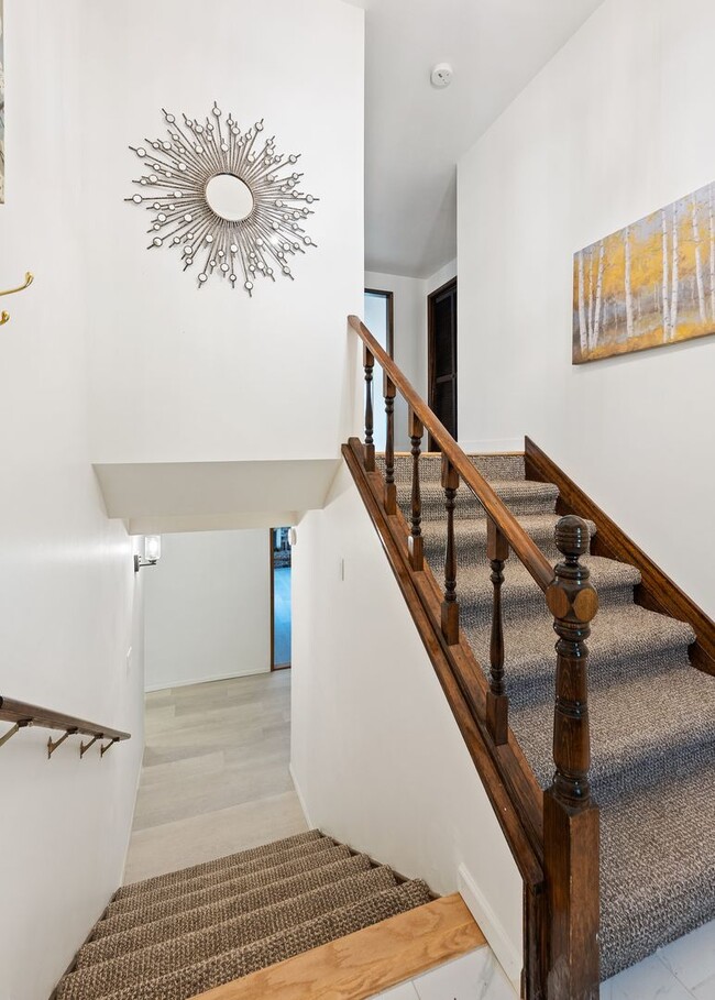 Building Photo - Beautiful 5-Bedroom close to Greenbluff. M...