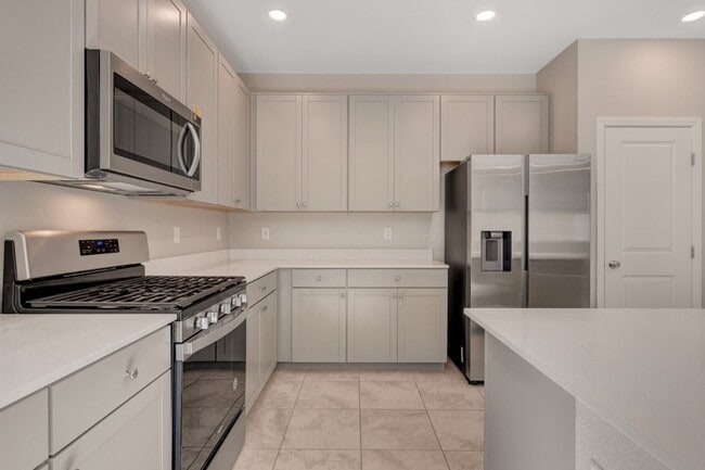 Building Photo - Gorgeous 4 Bedroom, 2 Story Home in SW/Mou...