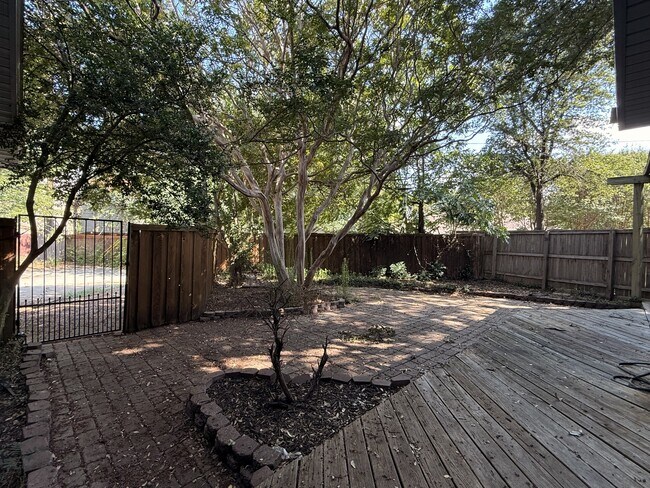 Building Photo - 5040 Thunder Rd