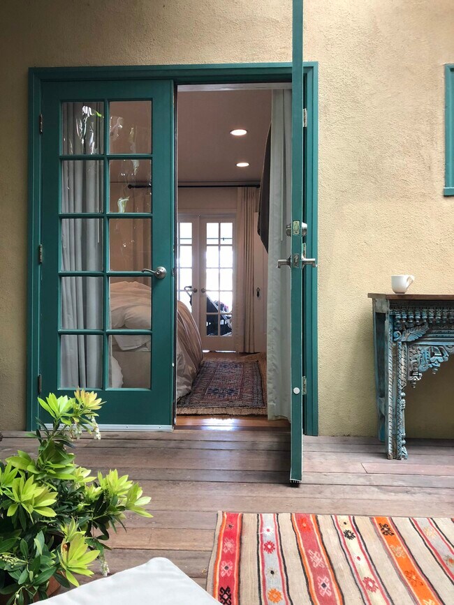 French doors to outdoor living - 1521 Portia St