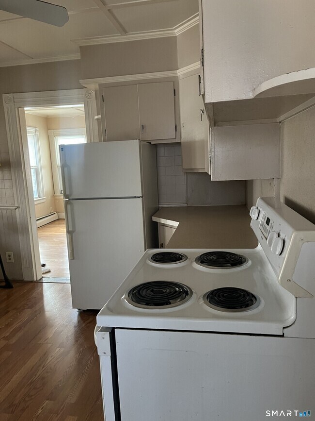 Building Photo - 128 S Whittlesey Ave