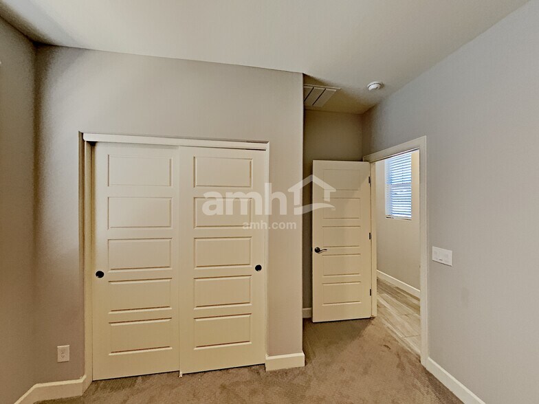 Building Photo - 18240 W Thunderhill Pl