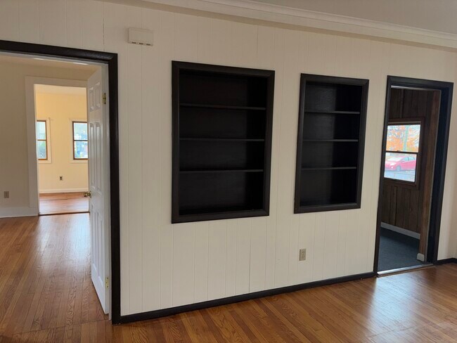 Building Photo - 49 N Harbor St