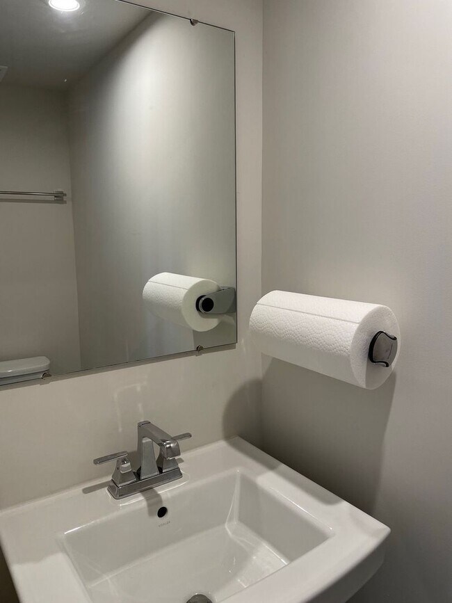 Building Photo - Welcome to our 3 Bedroom Townhome in Norfo...