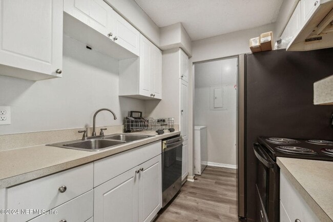 Building Photo - Renovated Condo in a Convenient Location!