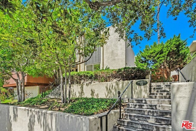 Building Photo - 11260 Overland Ave
