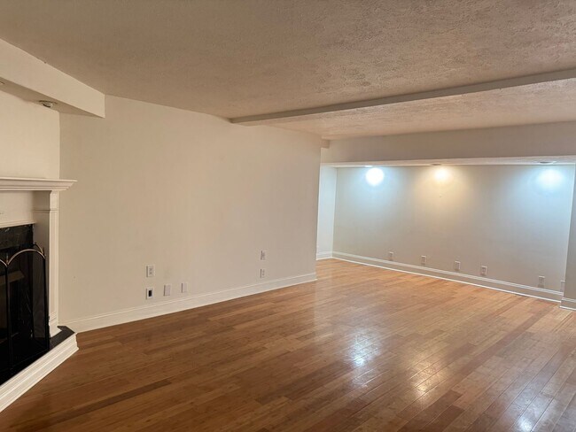 Building Photo - Beautiful 3 Bed 3 Bath Home nestled in St. B!