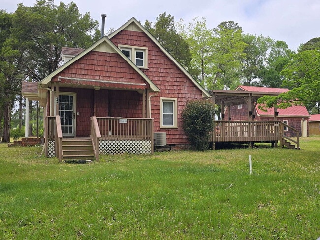 Building Photo - 844 Old Church Rd