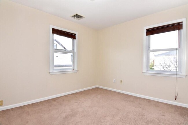 Building Photo - 32 Brookridge Ave