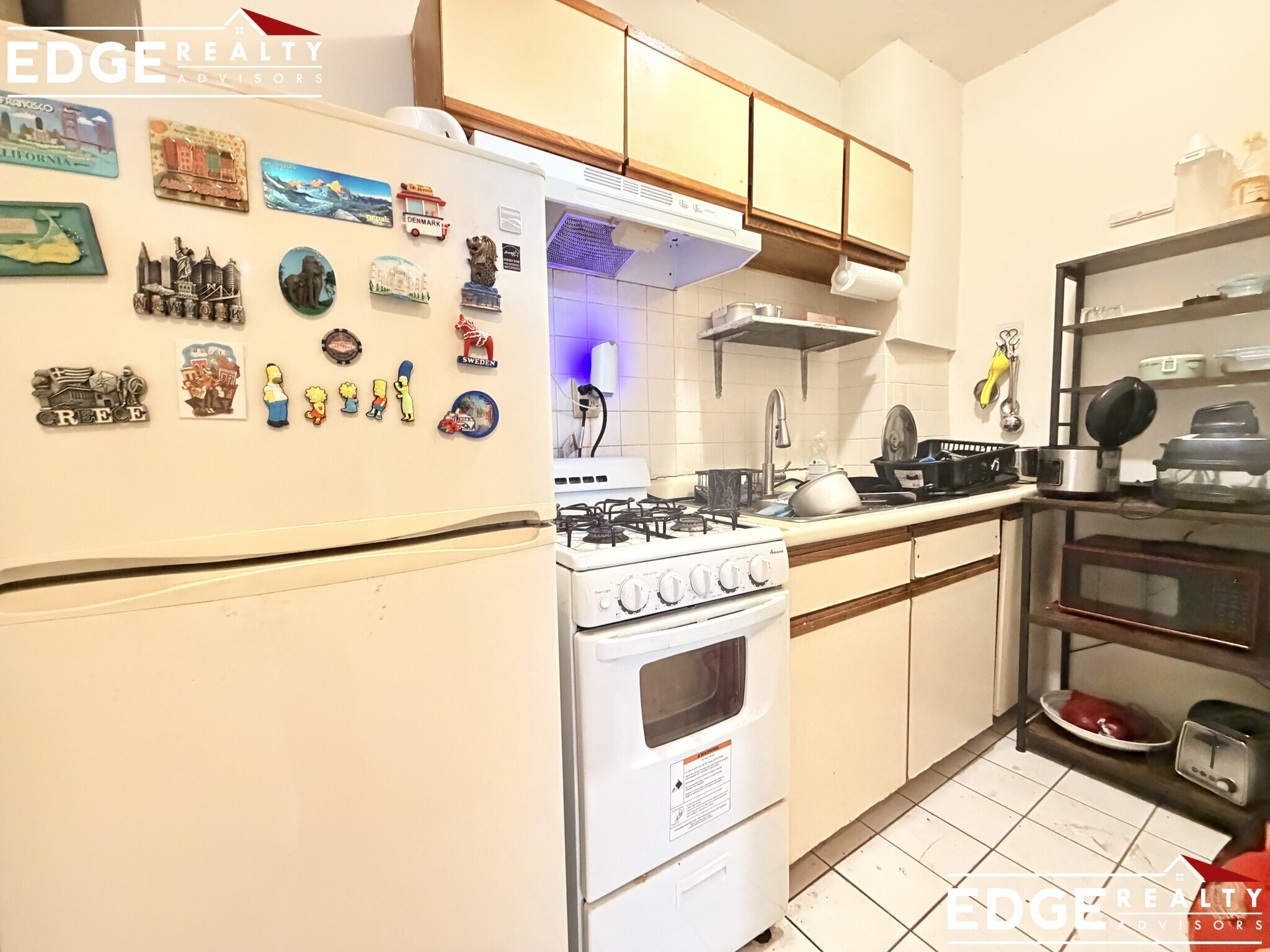 Building Photo - 160 Strathmore Rd