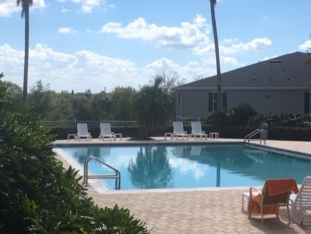 Building Photo - Two Bedroom Two Bathroom Unit in Southern ...