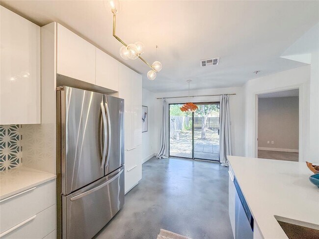 Building Photo - 14527 Donald Dr