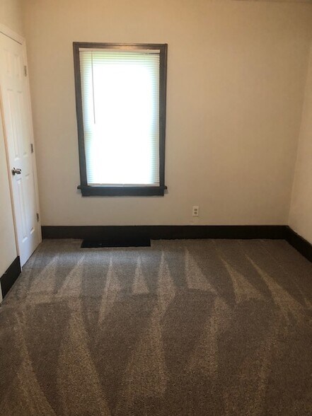 Building Photo - 507 E Archwood Ave
