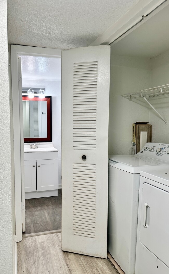 Building Photo - 203 Pine Tulip Ct