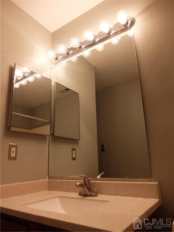 Building Photo - 2206 Ravens Crest Dr