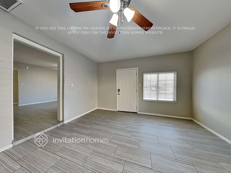 Building Photo - 1915 E Colgate Dr