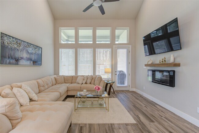 Building Photo - 296 Mallorn Ln