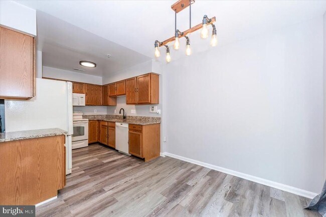 Building Photo - 161 Heathfield Dr