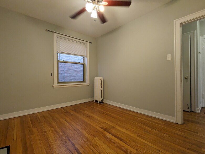 Building Photo - 546 W Surf St