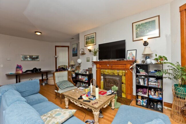 Building Photo - 4 bedroom in Chicago IL 60626