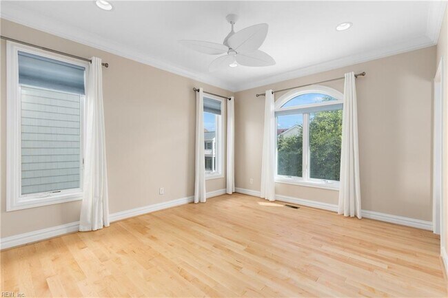 Building Photo - 882 W Ocean View Ave