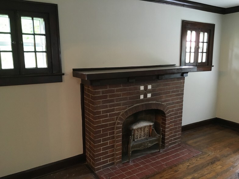 living - 4151 Wyoming St