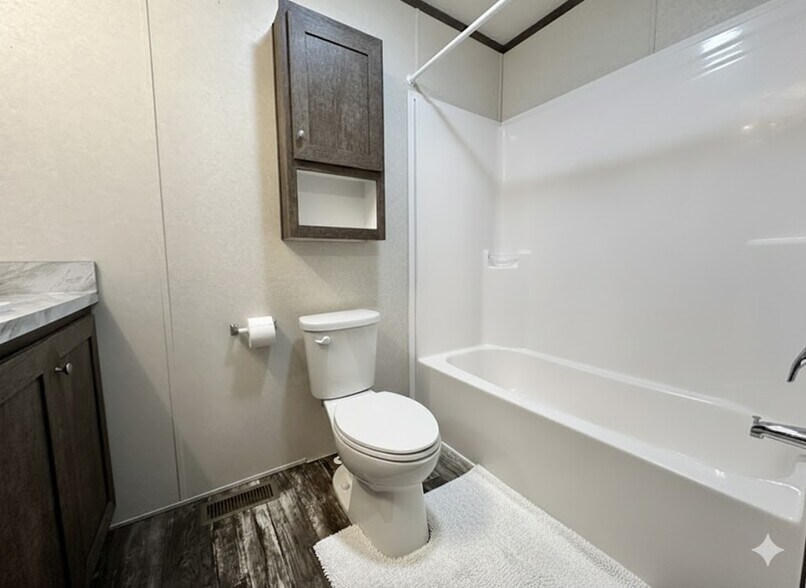 Building Photo - 26 Bing St N