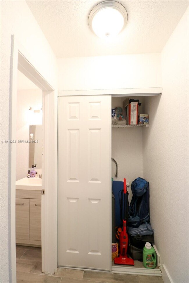 Building Photo - 3071 SW 27th Ave