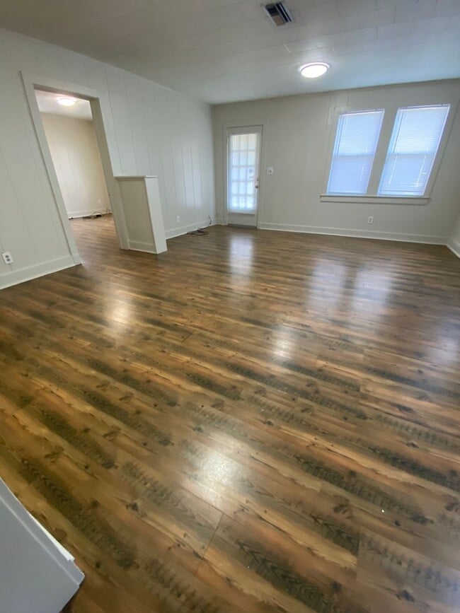 Building Photo - 115 Woodrow St