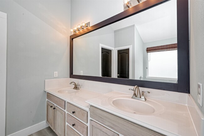 Building Photo - 3618 Hera Dr