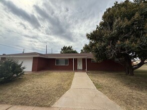 Building Photo - Cozy 3 BDR Home Located in the Sandia Scho...