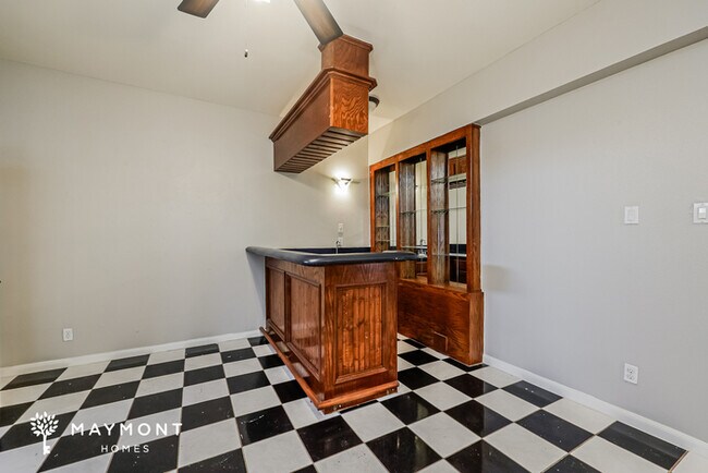 Building Photo - Spacious Two-Story Home in Houston