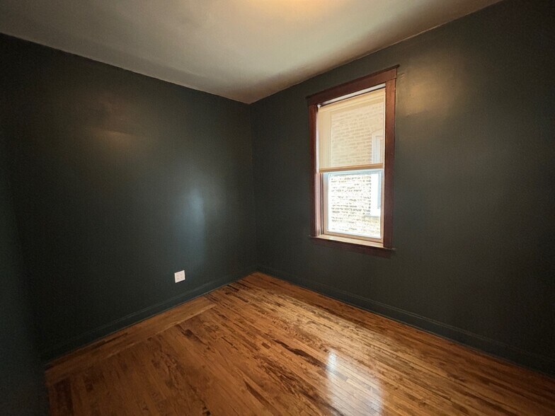 Office / Den - 3248 N Lawndale Ave