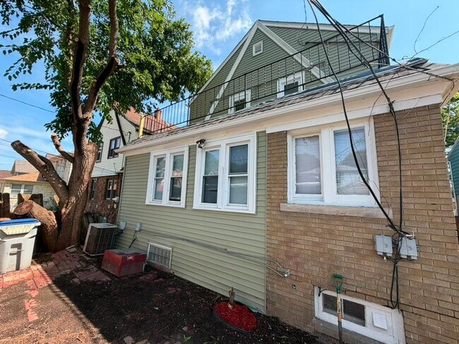 Building Photo - 3215 N 53rd St