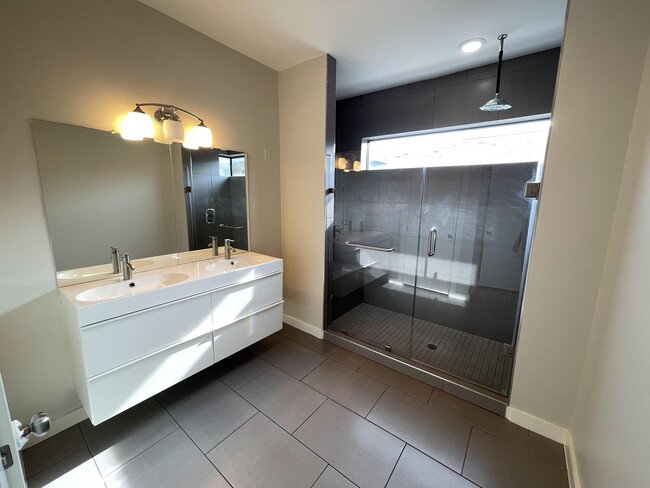 Building Photo - 409 Shiloh Dr