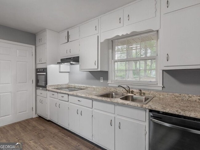 Building Photo - 836 Oakdale Dr