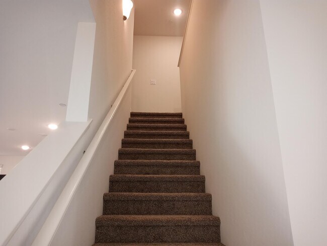 Building Photo - 1945 Kelly Ln