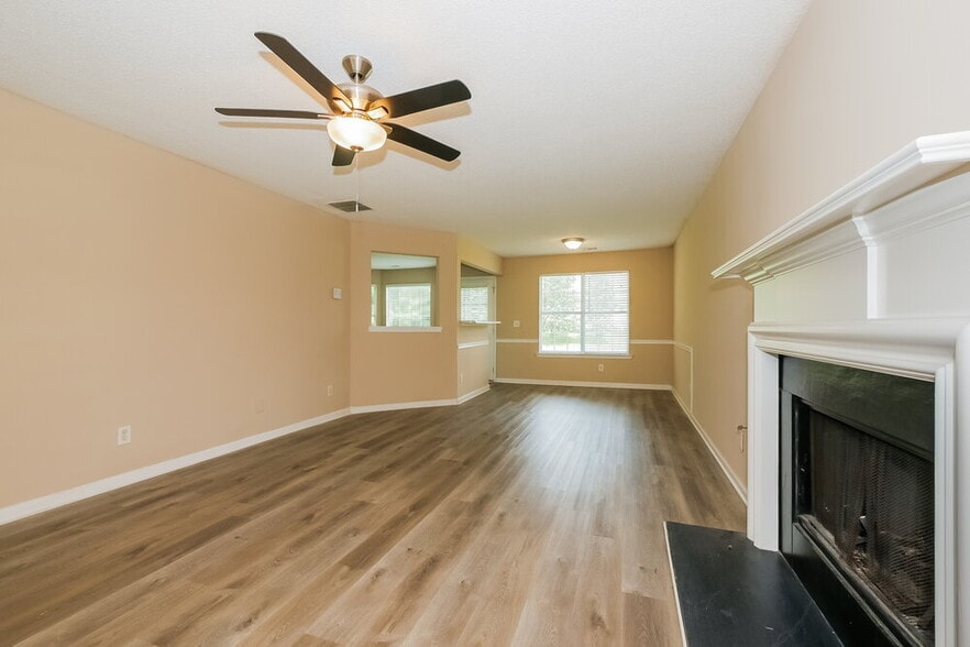 Building Photo - 255 Summer Hill Cir