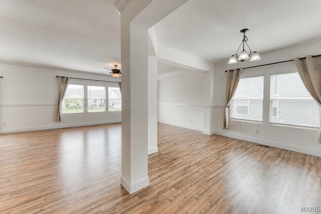 Building Photo - 1824 English Oak Dr