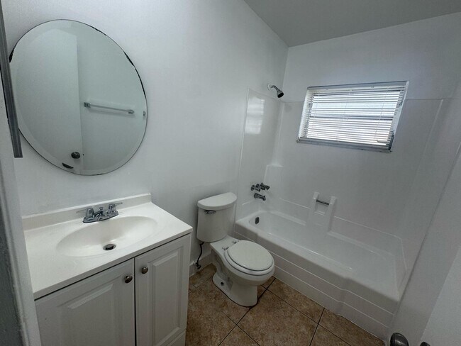 Building Photo - 1480 NW 19th Ct